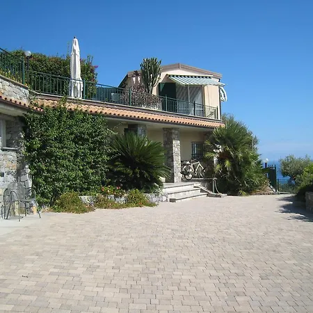 Itati Villa *
